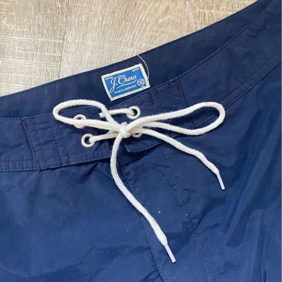 J. CREW Men's 9" Long Board Shorts Size 30" Mesh Lined Swim Beach Navy Blue Tie - Picture 3 of 7